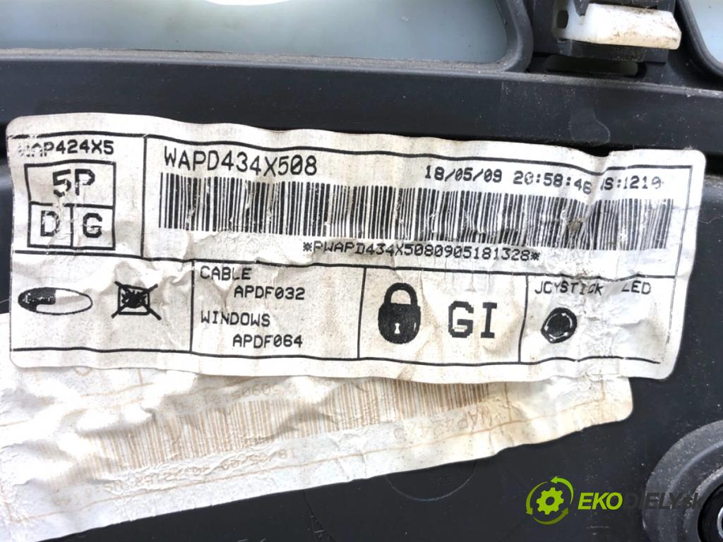 SEAT IBIZA IV liftback 2009 51 kW 1.2 1198 ča dveře pravý přední část
