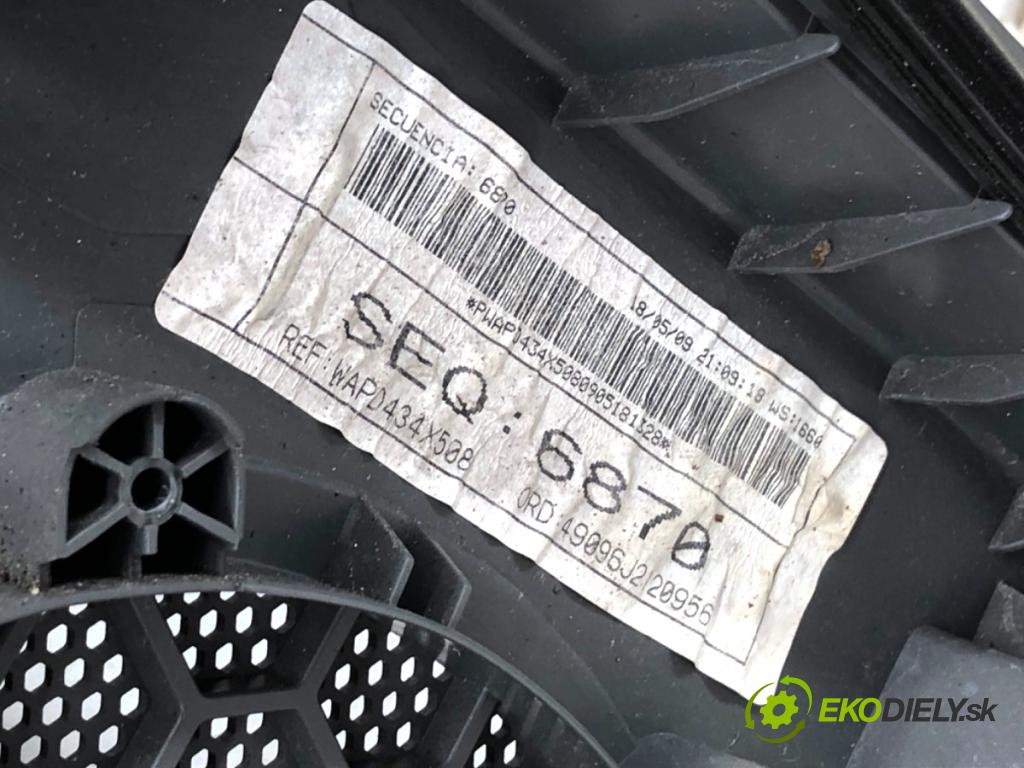 SEAT IBIZA IV liftback 2009 51 kW 1.2 1198 ča dveře pravý přední část