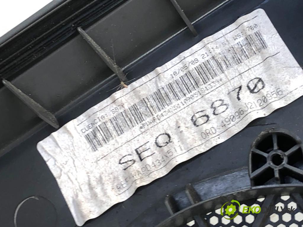SEAT IBIZA IV liftback 2009 51 kW 1.2 1198 ča dveře levý přední část