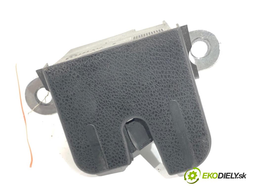 VW PASSAT B7 Kombi 2012 118 kW 1.8 TSI 1798 zámok dverí zad 5K0827505A