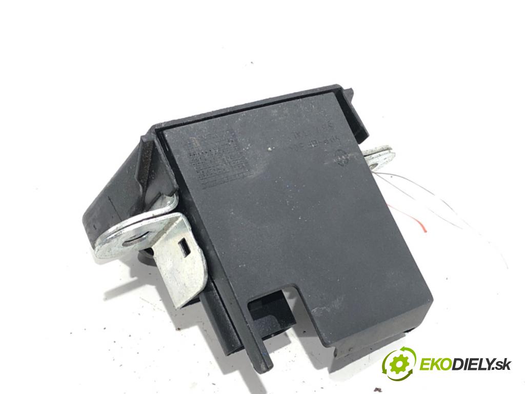 VW PASSAT B7 Kombi 2012 118 kW 1.8 TSI 1798 zámok dverí zad 5K0827505A