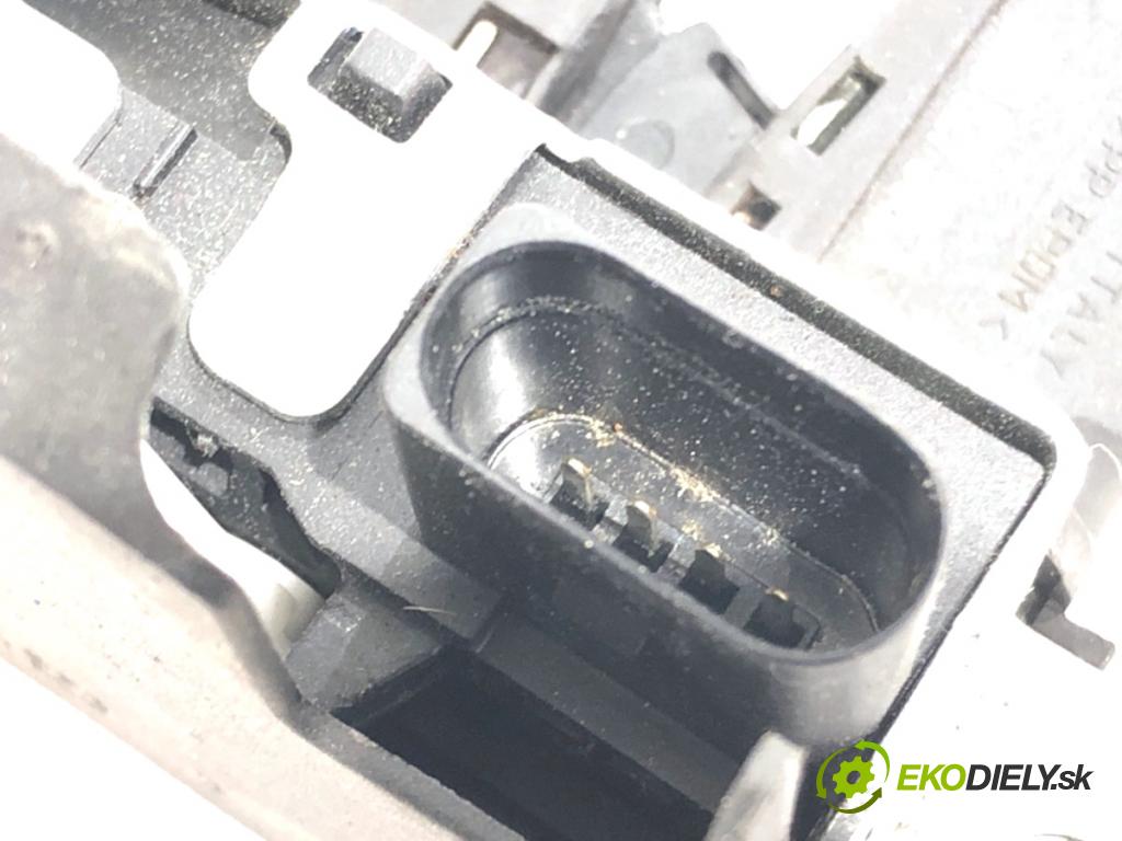 VW PASSAT B7 Kombi 2012 118 kW 1.8 TSI 1798 zámok dverí zad 5K0827505A