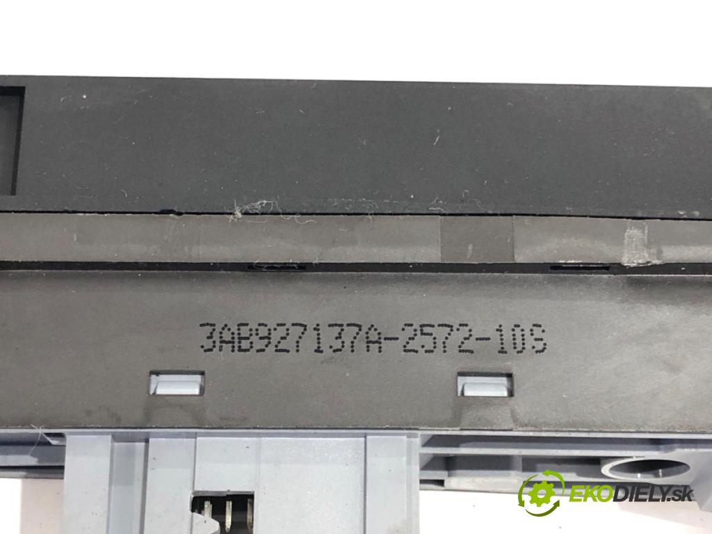 VW PASSAT B7 Kombi 2012 118 kW 1.8 TSI 1798 Spínač brzdy ručnej brzdy 3AB927137A (Prepínacie páčky pod volantom)