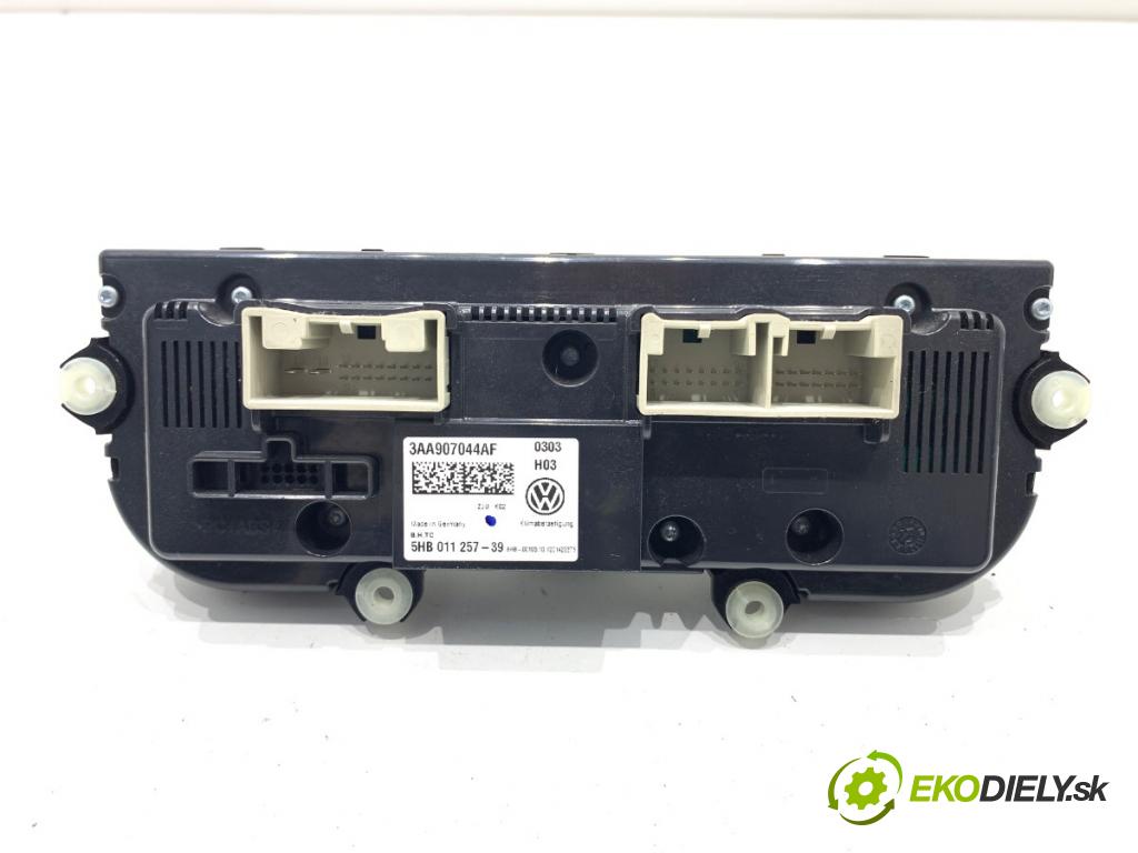 VW PASSAT B7 Kombi 2012 118 kW 1.8 TSI 1798 Panel ovládania kúrenia 3AA907044AF (Prepínacie páčky pod volantom)