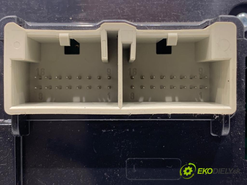 VW PASSAT B7 Kombi 2012 118 kW 1.8 TSI 1798 Panel ovládania kúrenia 3AA907044AF (Prepínacie páčky pod volantom)