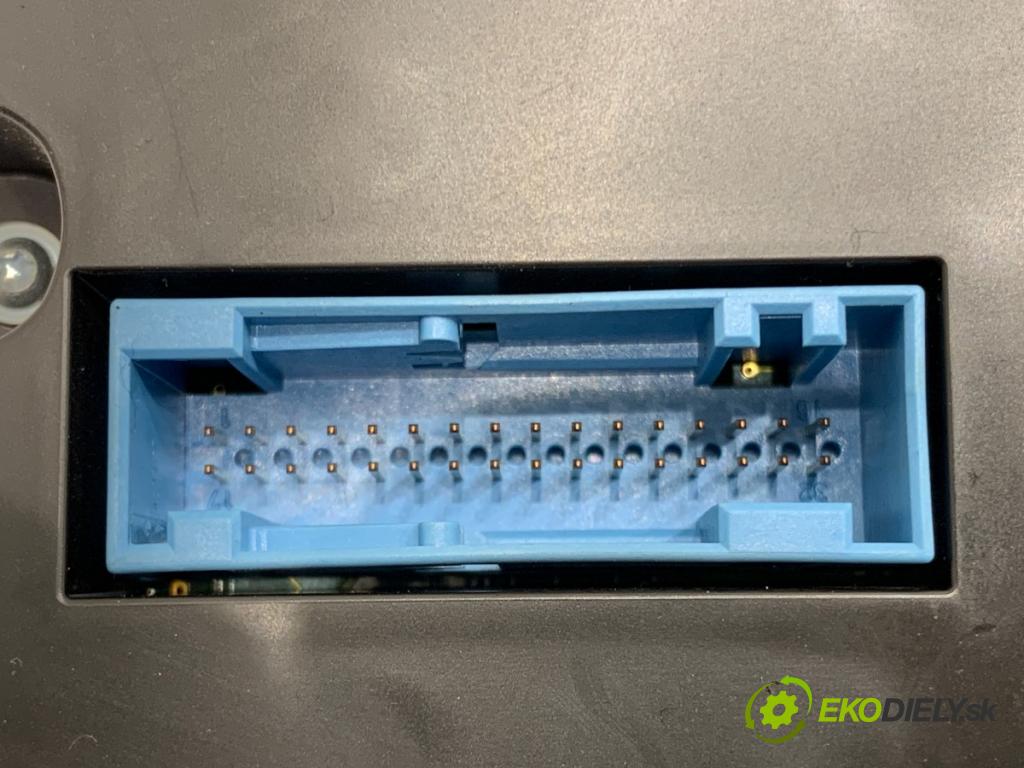 VW PASSAT B7 Kombi 2012 118 kW 1.8 TSI 1798 Prístrojovka 3AA920870L (Prístrojová doska)