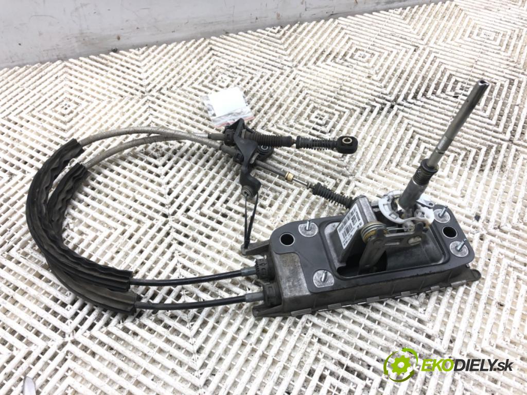 VW PASSAT B7 Kombi 2012 118 kW 1.8 TSI 1798 Kulisa 3C0711049AK (Rýchlostná páka (kulisa))