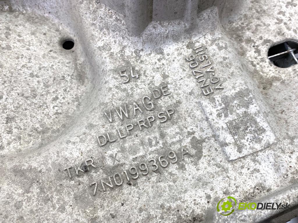 VW PASSAT B7 Kombi 2012 118 kW 1.8 TSI 1798 výztuha pod motor 7N0199369A (Přední výztuha)