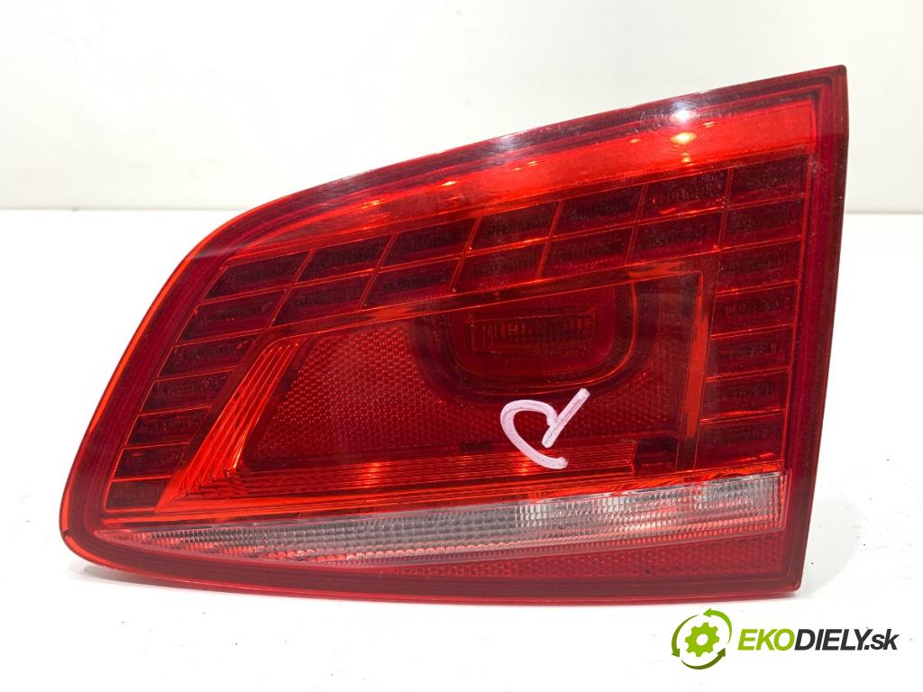 VW PASSAT B7 Kombi 2012 118 kW 1.8 TSI 1798 světlo zadní část pravá vnitřní  (Klika dveří ostatní)