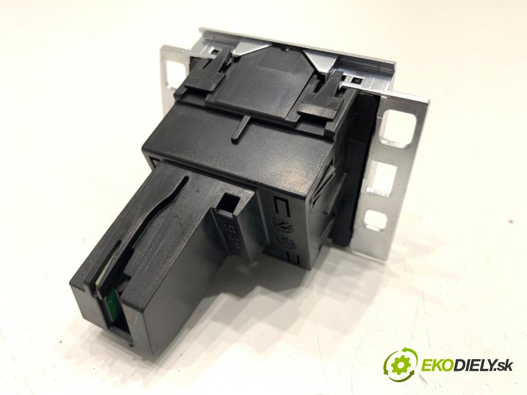 VW PASSAT B7 Kombi 2012 118 kW 1.8 TSI 1798 Displej 3AA919204A (Prístrojová doska)