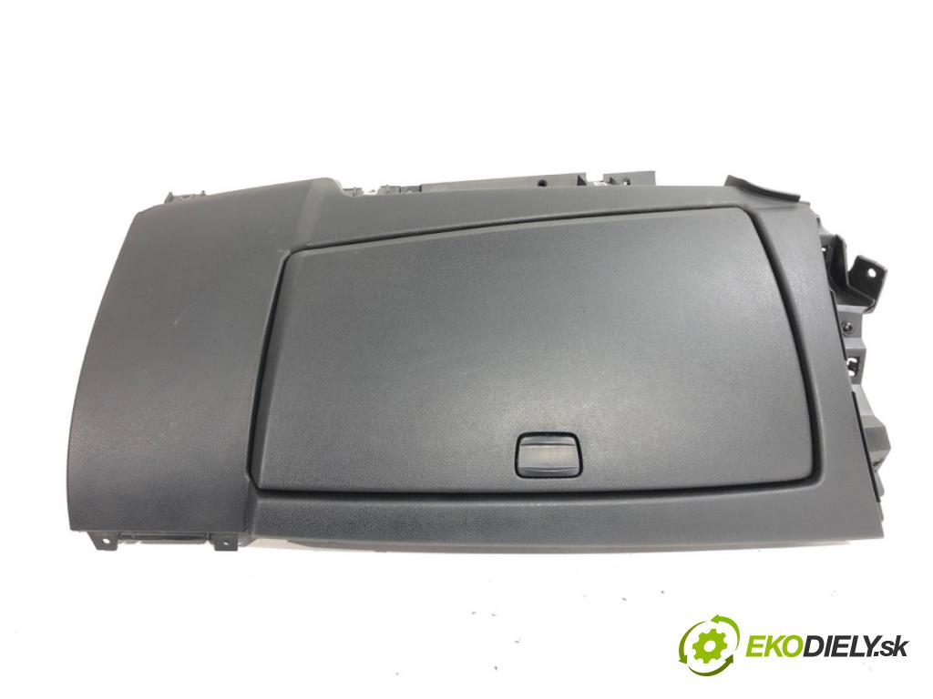 BMW E87 liftback 2006 90 kW 118 d 1995 Priehradka, kastlík spolujazdca  (Priehradka (kastlík))