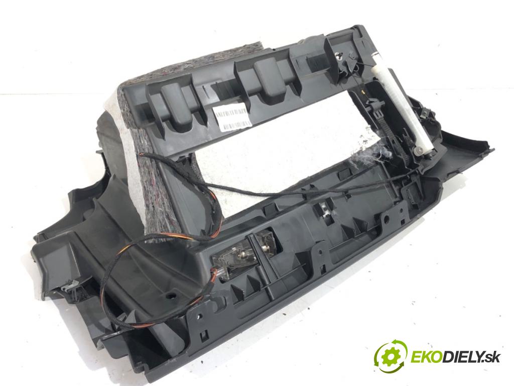 BMW E87 liftback 2006 90 kW 118 d 1995 Priehradka, kastlík spolujazdca  (Priehradka (kastlík))