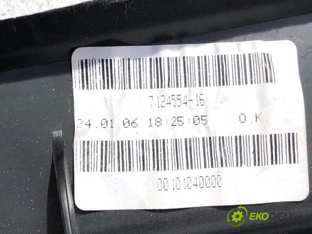 BMW E87 liftback 2006 90 kW 118 d 1995 Priehradka, kastlík spolujazdca  (Priehradka (kastlík))