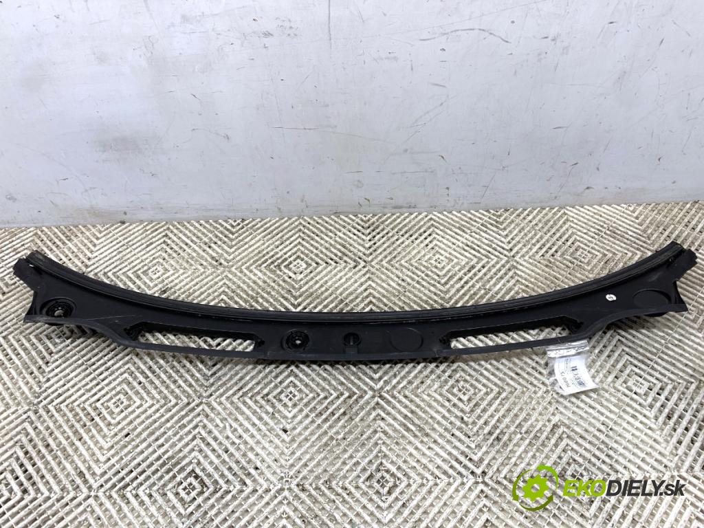 BMW E87 liftback 2006 90 kW 118 d 1995 Torpédo, plast pod čelné okno  (Torpédo (plast pod čelným sklom))