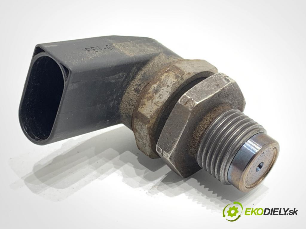 BMW E87 liftback 2006 90 kW 118 d 1995 Snímač tlaku paliva 0281002497 (Snímač)