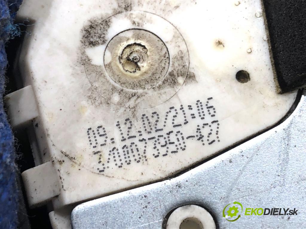 LAND ROVER FREELANDER I samochód terenowy zamknięty 2001 82 kW 2.0 Td4 4x4 1951 zámok dveře pravý přední část