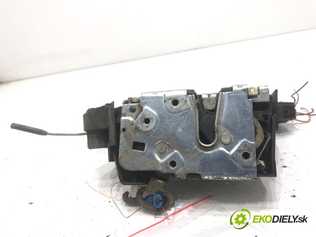 LAND ROVER FREELANDER I samochód terenowy zamknięty 2001 82 kW 2.0 Td4 4x4 1951 zámok dveře levý přední část 