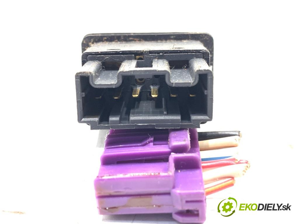 LAND ROVER FREELANDER I samochód terenowy zamknięty 2001 82 kW 2.0 Td4 4x4 1951 Prepínač okien  (Prepínacie páčky pod volantom)