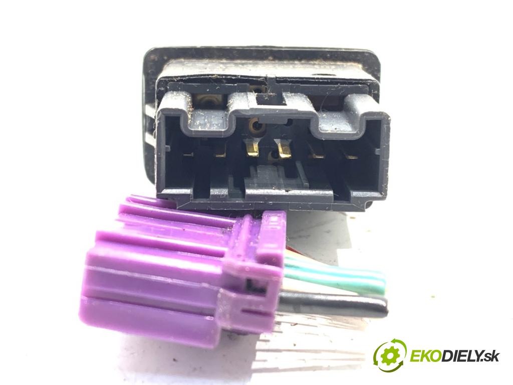 LAND ROVER FREELANDER I samochód terenowy zamknięty 2001 82 kW 2.0 Td4 4x4 1951 Prepínač okien  (Prepínacie páčky pod volantom)