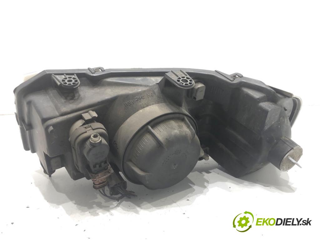 LAND ROVER FREELANDER I samochód terenowy zamknięty 2001 82 kW 2.0 Td4 4x4 1951 světlomet pravý přední část