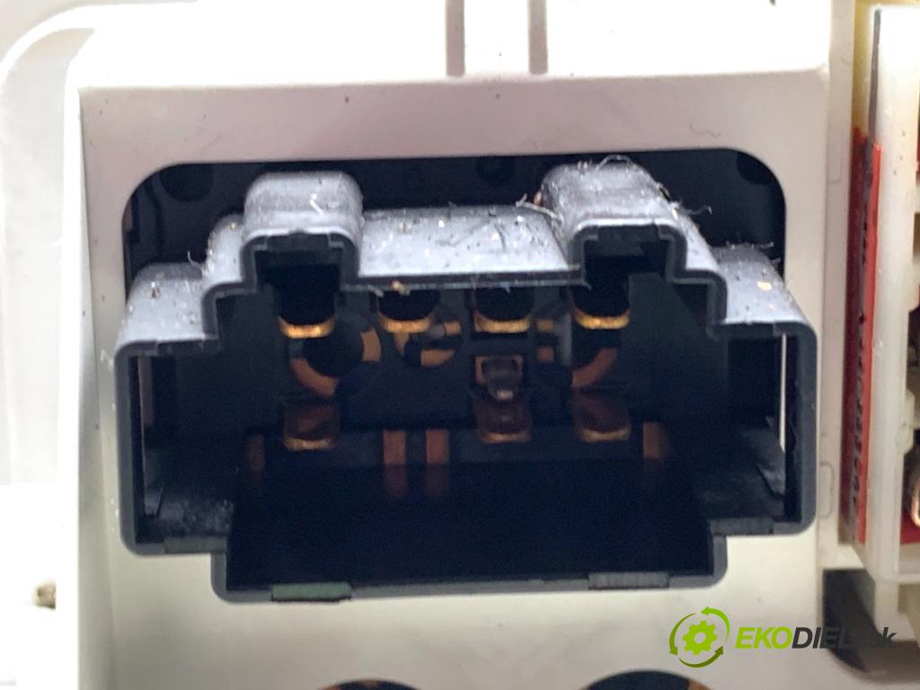 VW NEW BEETLE liftback 1999 85 kW 2.0 1984 Panel ovládania kúrenia 1C0820045D (Prepínacie páčky pod volantom)