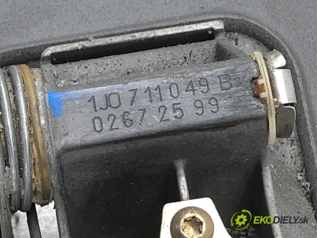 VW NEW BEETLE liftback 1999 85 kW 2.0 1984 Kulisa 1J0711049B (Rýchlostná páka (kulisa))