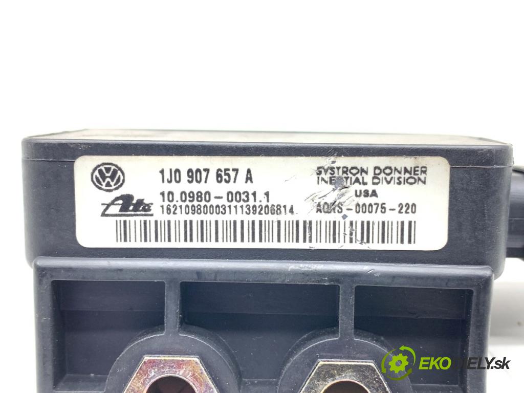 VW NEW BEETLE liftback 1999 85 kW 2.0 1984 snímač ESP 1J1907637A