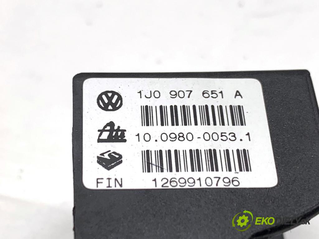VW NEW BEETLE liftback 1999 85 kW 2.0 1984 snímač ESP 1J0907651A