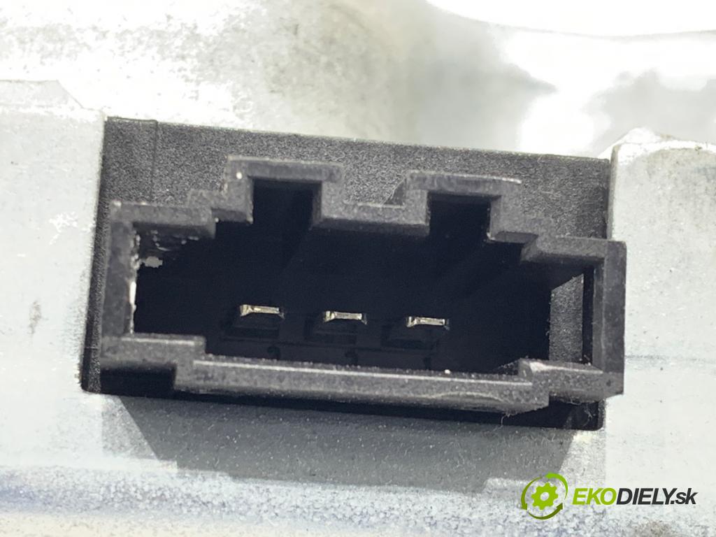 AUDI A6 C6 Kombi 2006 125 kW 2.0 TFSI 1984 blokáda volantu 4F0905852B (Řízení ostatní)