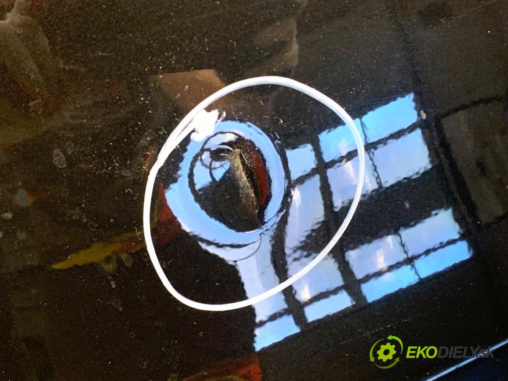 SUZUKI SWIFT IV liftback 2013 69 kW 1.2 (AZH 412) 1242 nárazník zadní část ZCE (Klika dveří ostatní)