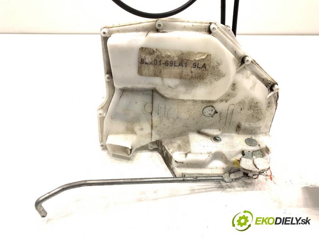 SUZUKI SWIFT IV liftback 2013 69 kW 1.2 (AZH 412) 1242 zámok dveře pravý přední část 82201-69LA1