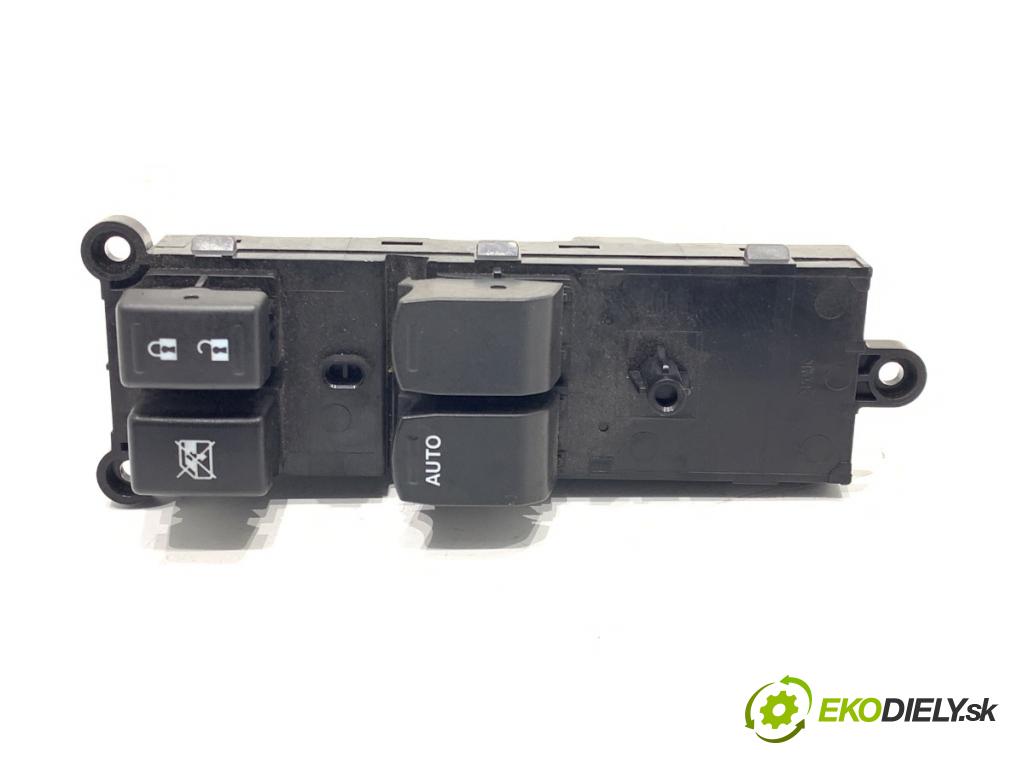 SUZUKI SWIFT IV liftback 2013 69 kW 1.2 (AZH 412) 1242 Prepínač okien  (Prepínacie páčky pod volantom)