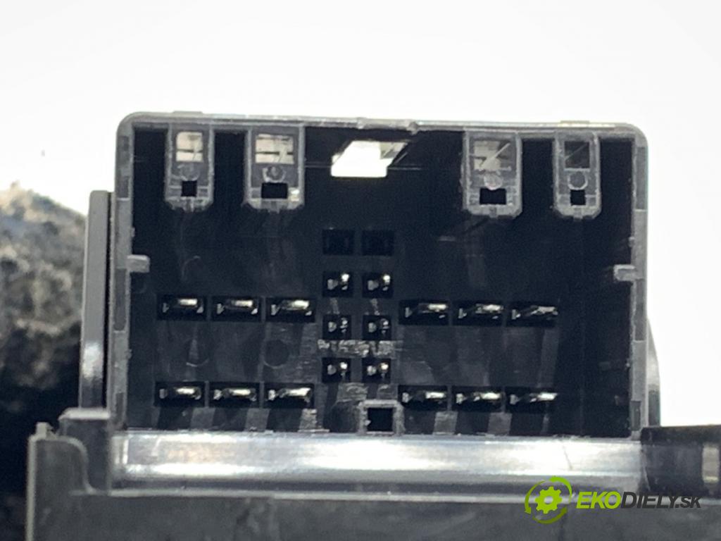 SUZUKI SWIFT IV liftback 2013 69 kW 1.2 (AZH 412) 1242 Prepínač okien  (Prepínacie páčky pod volantom)