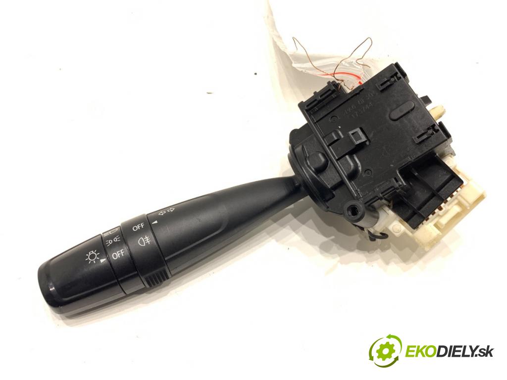 SUZUKI SWIFT IV liftback 2013 69 kW 1.2 (AZH 412) 1242 Prepínač smeroviek 173744 (Prepínacie páčky pod volantom)