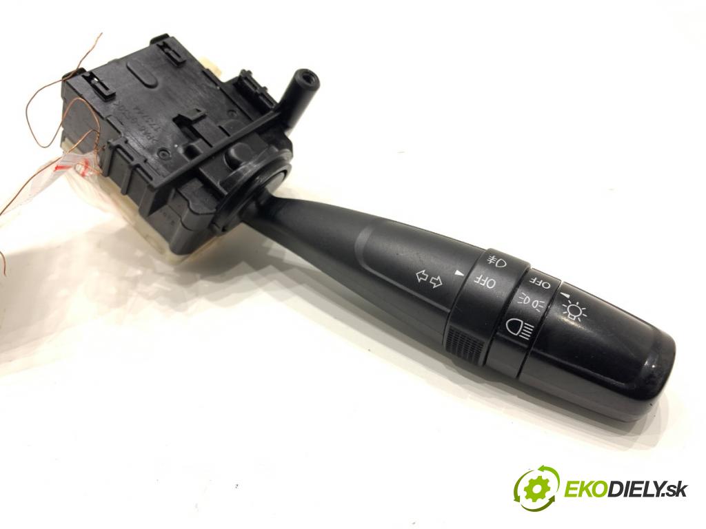 SUZUKI SWIFT IV liftback 2013 69 kW 1.2 (AZH 412) 1242 Prepínač smeroviek 173744 (Prepínacie páčky pod volantom)