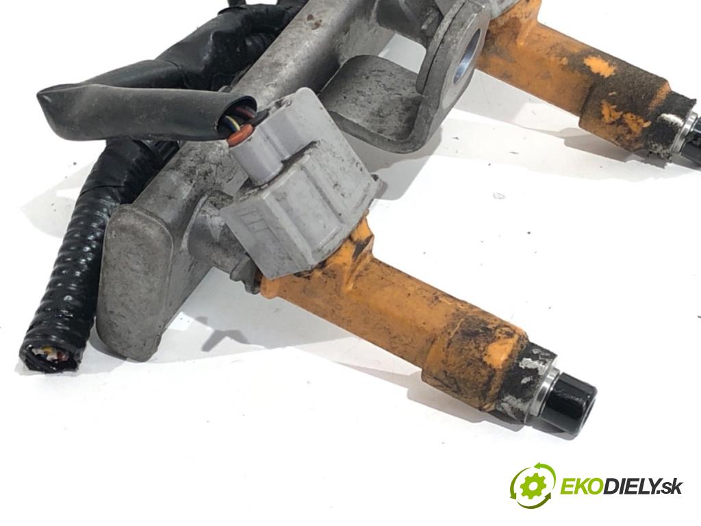 SUZUKI SWIFT IV liftback 2013 69 kW 1.2 (AZH 412) 1242 Lišta vstrekovacia  (Vstrekovacia lišta)