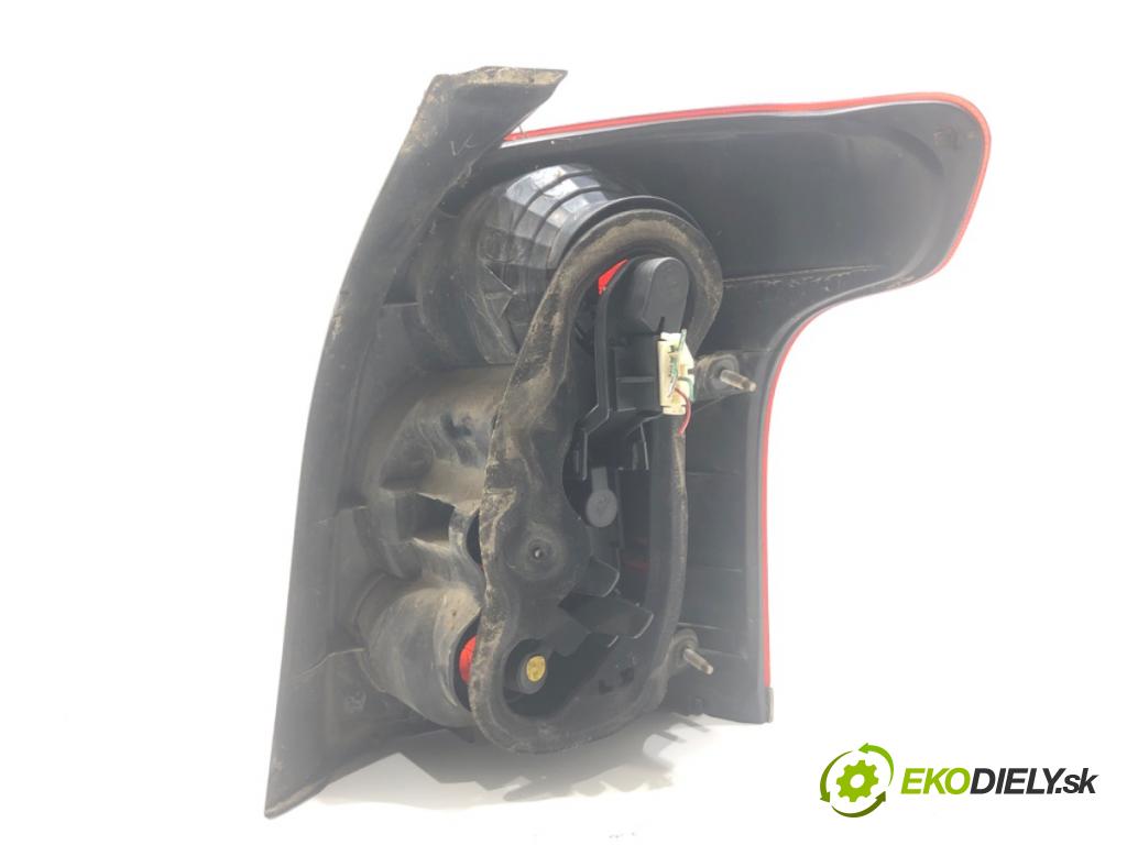 TOYOTA AVENSIS T25 liftback 2003 85 kW 2.0 D-4D (CDT250_) 1995 Svetlo ľavy zad