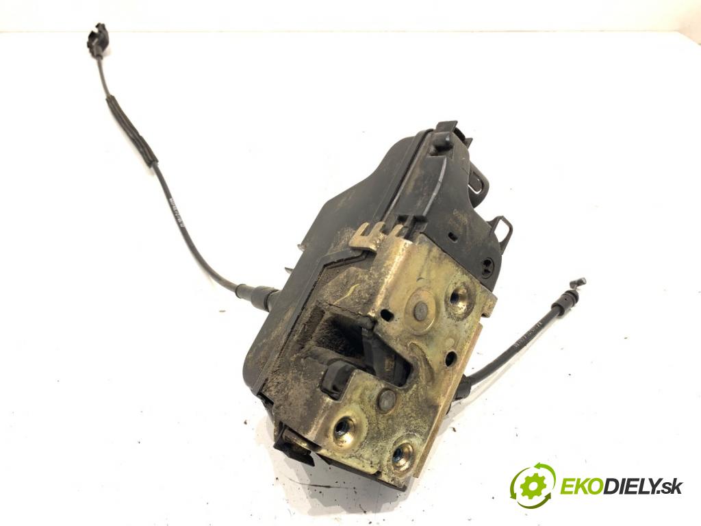 NISSAN PRIMERA P12 sedan 2003 88 kW 1.9 dCi 1870 zámok dveře pravý přední část