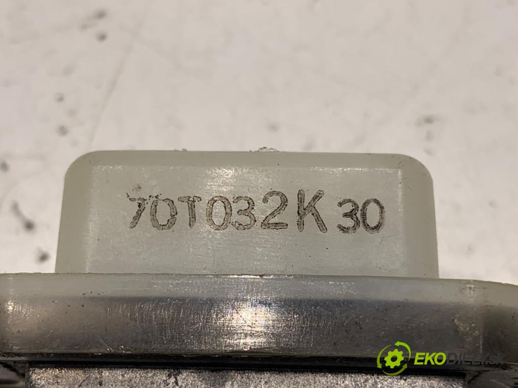 NISSAN PRIMERA P12 sedan 2003 88 kW 1.9 dCi 1870 odpor rezistor topení vzduchu  (Odpor topení)