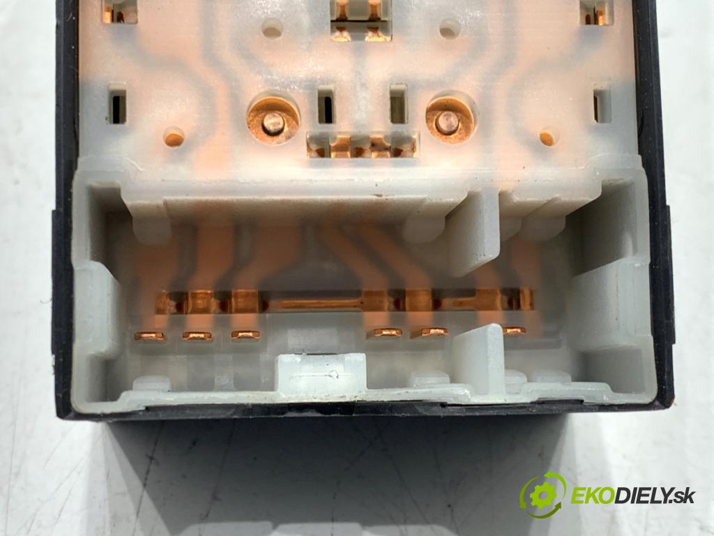 NISSAN MICRA K12 liftback 2005 65 kW 1.4 16V 1386 Prepínač okien  (Prepínacie páčky pod volantom)