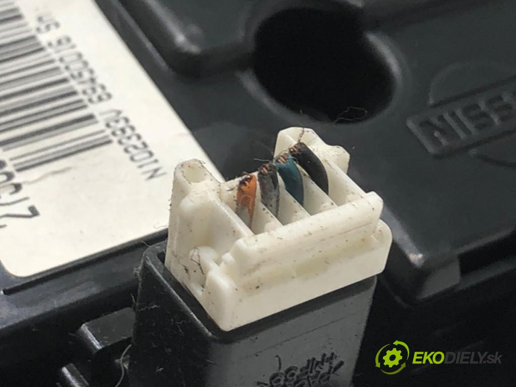 NISSAN MICRA K12 liftback 2005 65 kW 1.4 16V 1386 Panel ovládania kúrenia 27500AX711 (Prepínacie páčky pod volantom)