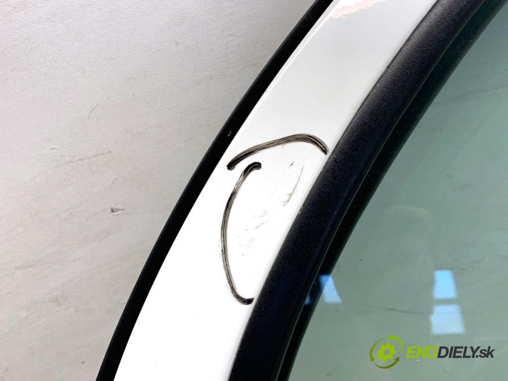 NISSAN MICRA K12 liftback 2005 65 kW 1.4 16V 1386 dveře pravý zadní část