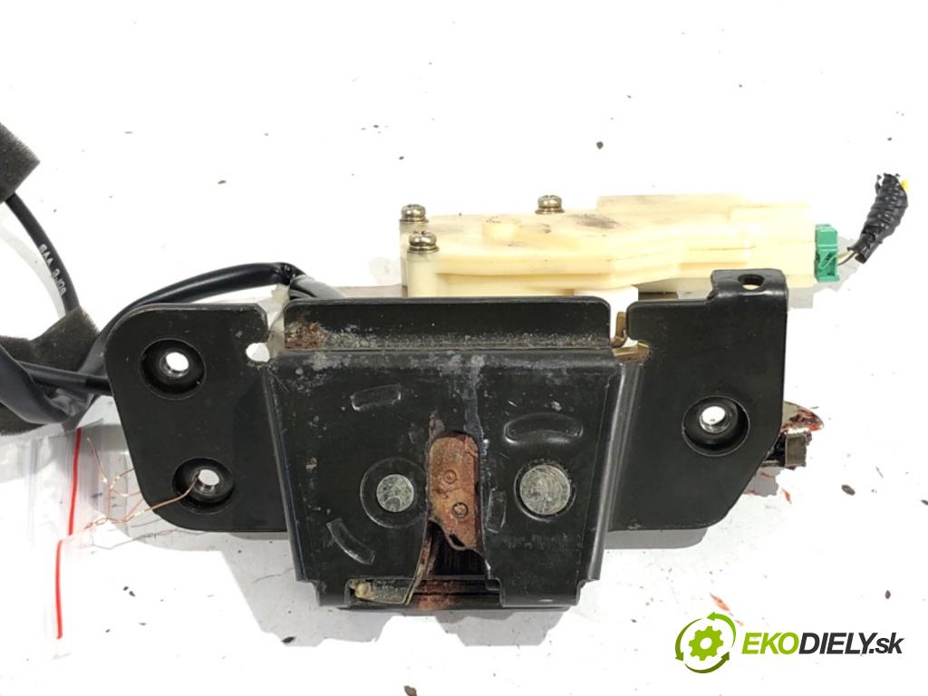 HONDA JAZZ II liftback 2004 61 kW 1.3 iDSi (GD1) 1339 zámok dveří zadní část 