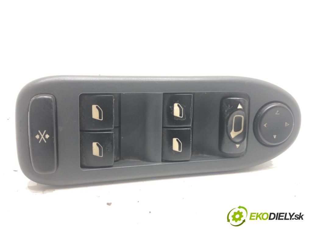 CITROEN C5 I liftback 2003 100 kW 2.0 16V (DCRFNC, DCRFNF) 1997 Prepínač okien 96326945ZJ (Prepínacie páčky pod volantom)