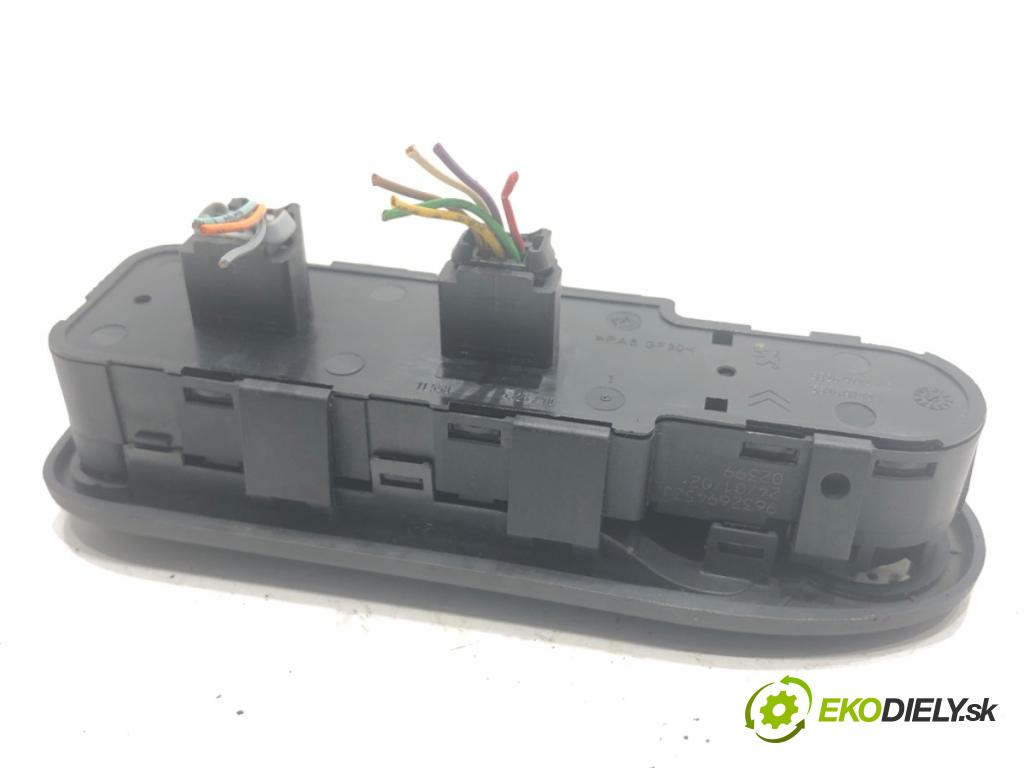 CITROEN C5 I liftback 2003 100 kW 2.0 16V (DCRFNC, DCRFNF) 1997 Prepínač okien 96326945ZJ (Prepínacie páčky pod volantom)