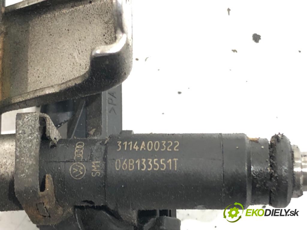 AUDI A4 B6 sedan 2003 96 kW 2.0 1984 Lišta vstrekovacia 06B133551T (Vstrekovacia lišta)