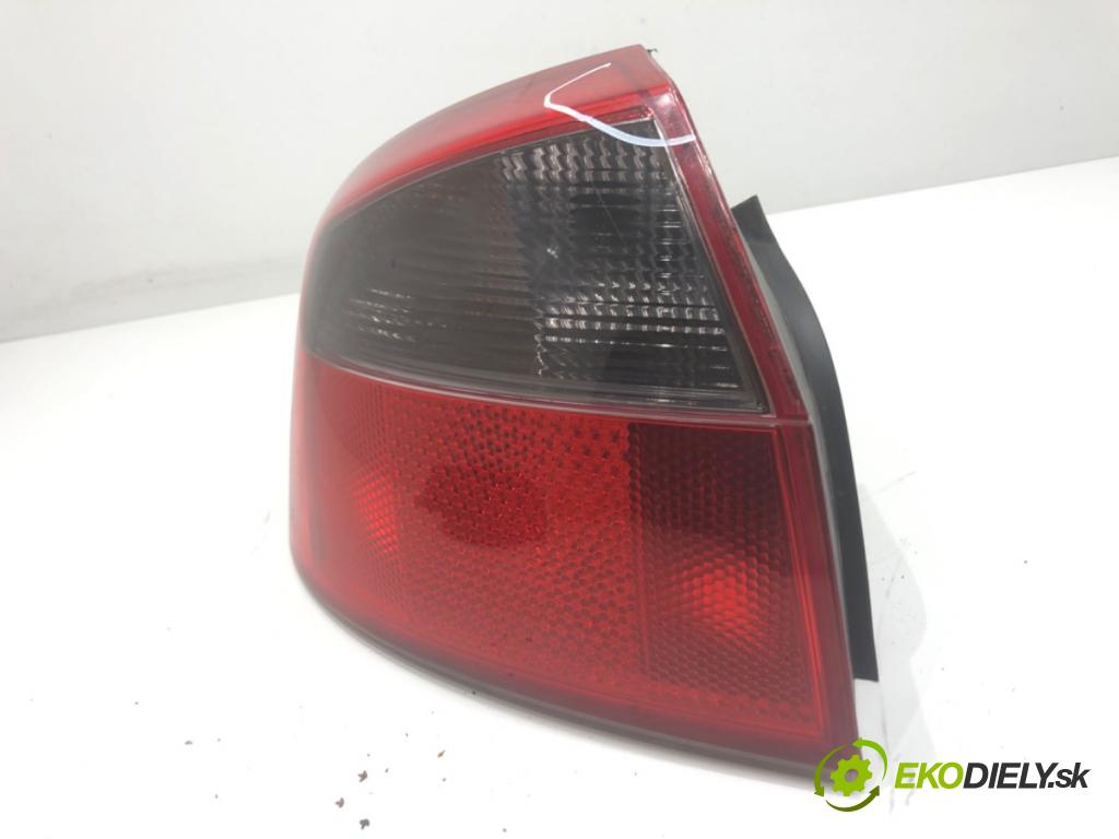 AUDI A4 B6 sedan 2003 96 kW 2.0 1984 světlo levý zadní část 8E0945095