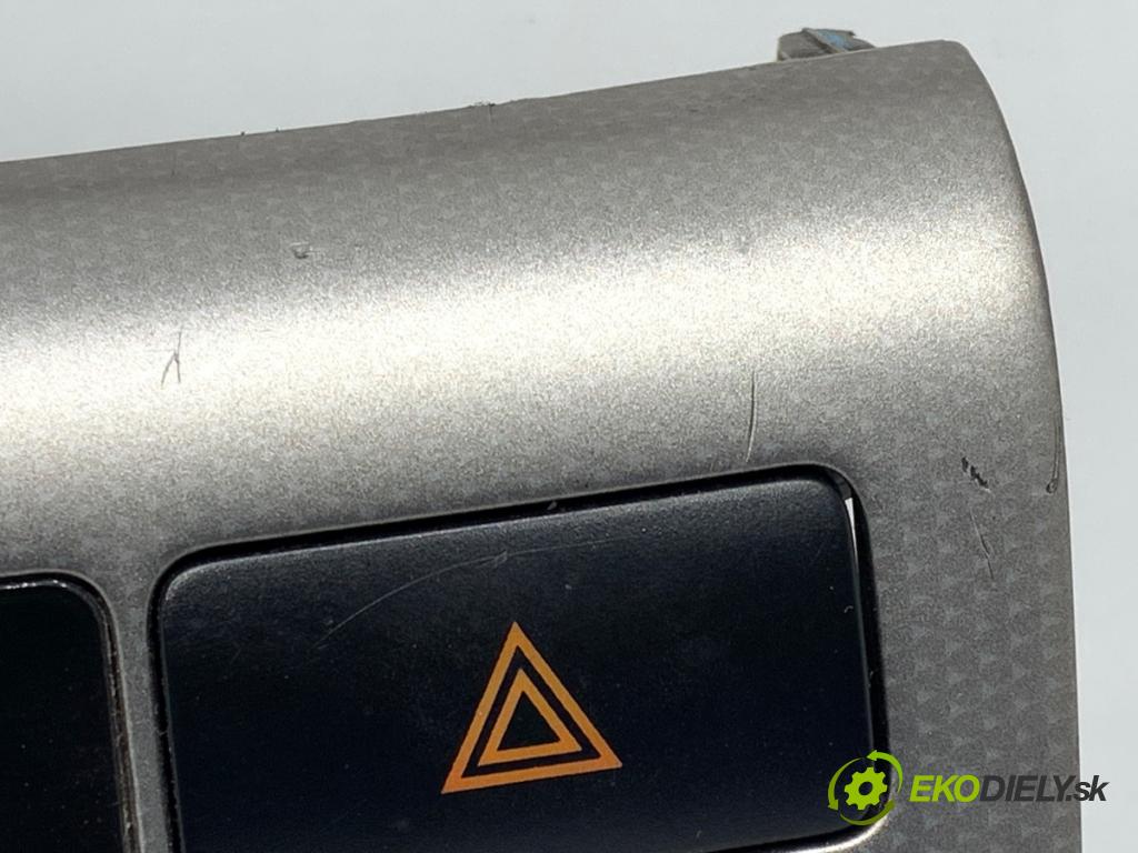 TOYOTA COROLLA E12 liftback 2004 85 kW 2.0 D-4D (CDE120R_, CDE120L_) 1995 Panel ovládania kúrenia 55930-13070 (Prepínacie páčky pod volantom)