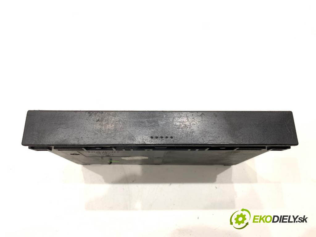 VW GOLF IV Kombi 2001 66 kW 1.9 TDI 1896 Držiak na nápoje 1J0858601 (Držiak (úchyt) na nápoje)