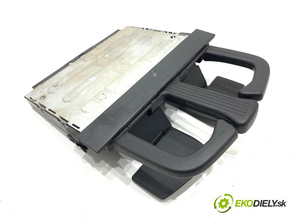 VW GOLF IV Kombi 2001 66 kW 1.9 TDI 1896 Držiak na nápoje 1J0858601 (Držiak (úchyt) na nápoje)